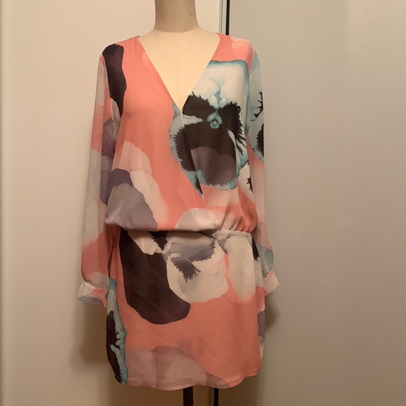 Marciano Dresses & Skirts - Marciano long sleeve drop waist dress in Small